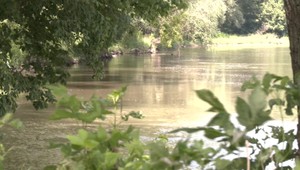 Tragédia na Hrone: Muž zmizol pod hladinou, chlapec bojoval o život