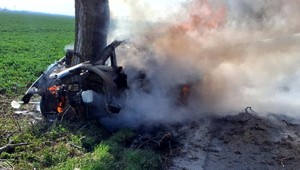 Tragické dopoludnie v Trnavskom kraji. Vodič uhorel vo svojom aute