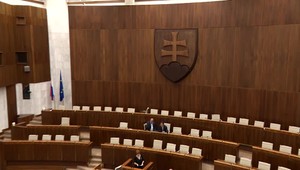 Pre poslancov sa začali prázdniny. Prezradili, kde budú dovolenkovať