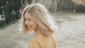 Funguje to! 7 malých trikov, vďaka ktorým budete vyzerať o 10 rokov mladšie