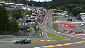 VC Belgicka: Dominantný Hamilton na pole position. Ďalšia pohroma pre Ferrari