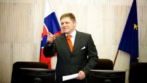 Fico sa na vláde vyhol novinárom, hovorilo sa o padaní hláv