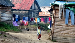 Zlodeji vykopali 5 kilometrov kábla, stopy vedú do osady