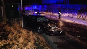 Vodič (†57) prešiel do protismeru a zrazil sa s autobusom