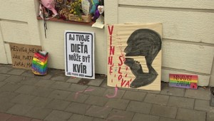 Pietne miesto na Zámockej: Stĺp bude opäť žiariť dúhovými farbami