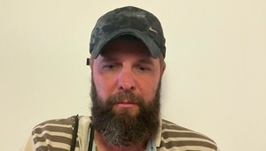 Lovci lebiek zadržali v zahraničí jedného z najhľadanejších Slovákov