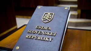 Ústavu sme už dvakrát oslabili. Kráčame opačným smerom, hovorí expert