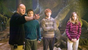 Tieto fotky z nakrúcania Harryho Pottera vás absolútne zmätú! Niečo na nich nehrá!