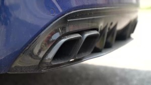 Zvuky auta pripomínajú výstrely. Obyvatelia upozornili na nočný problém