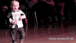 VIDEO: To je frajer! William (2) ako parketový lev