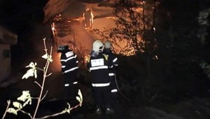 Pri Brezne do tla zhorela rekreačná chata