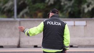 Tragická nehoda na D1 si vyžiadala jednu obeť. Ďalšia osoba bola zakliesnená v aute