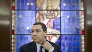 Rumunského premiéra Pontu obvinili z korupcie