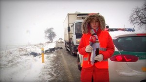 ZÁZNAM. Išlo o život. Za reportérkou sa zrazili kamión a auto