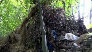 Nad obcou Čereňany niekto založil nelegálnu skládku. Nanosil tam stavebný odpad