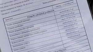 Polícia a odborník radí rodičom: Zlé vysvedčenie nie je koniec sveta. Toto pri deťoch rozhodne nerobte