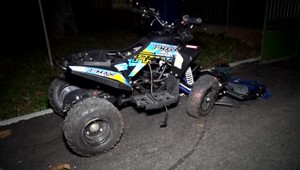 Vážna nehoda pri Michalovciach: Mladík na štvorkolke prišiel pri náreze s autom o nohu