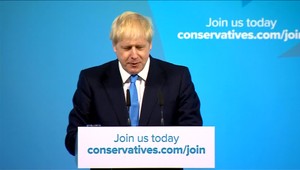 Johnsonovi sa napriek vyhrážkam postavilo 21 konzervatívcov. Premiér hrozí predčasnými voľbami