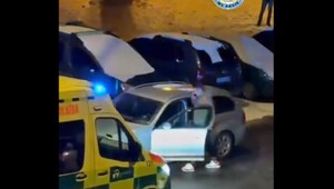 Silvestrovský hazard so životom: Vodič BMW zablokoval sanitku, hľadá ho polícia