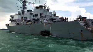 Americký torpédoborec sa zrazil s tankerom, hlásia 10 nezvestných