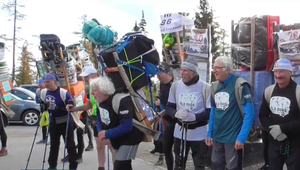 VIDEO: Legendárne preteky horských nosičov Sherpa Rallye. Na štarte boli aj legendy z tatranských chát