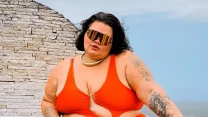 Plus size modelka čelí kritike za kilá navyše: Milujem svoje obliny, odkazuje neprajníkom