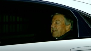 Kedysi tretí najvyšší muž Vatikánu mal zneužívať chlapcov. Hrozí mu 50 rokov vo väzení