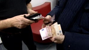 Polícia zadržala úplatného úradníka, ktorý sprostredkovával dotácie