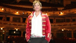 Niekdajší sexsymbol sa oholil. A poriadne zostarol...