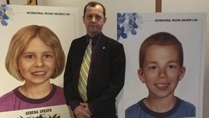 Otec tri roky pátral po svojich nezvestných deťoch. Na Vianoce konečne budú spolu