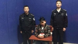 Polícia zatkla muža, pretože nevhodne pomenoval svojich psov