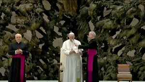 Záujem o návštevu pápeža je menší, ako sa očakávalo. Ako parkovisko poslúži aj nedokončená diaľnica