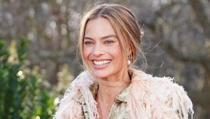 Margot Robbie šokovala na parížskom fashion weeku: Jej nový účes môže byť hitom roka!