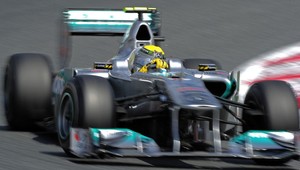 F1: Prvý piatkový tréning pre Rosberga, havária Vettela