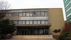 Požiar na bratislavskom internáte. Pre horiacu posteľ evakuovali študentov