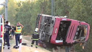 Pri nehode poľského autobusu na maďarskej diaľnici zahynulo 12 ľudí, vracali sa z púte