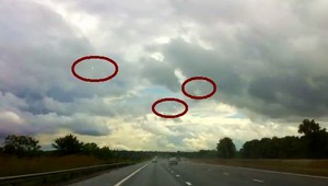 AUTENTICKÉ VIDEO: Na diaľnici do Londýna sa objavilo UFO!