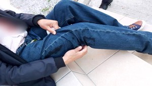 Partnerská hádka sa skončila krvavým incidentom. Muž utŕžil vážne bodné poranenia