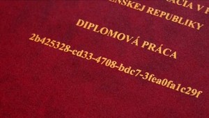 Polícia rozbila gang diplomových prác. Tisíce študentov zrejme prídu o titul