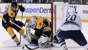 VIDEO: Bostonské medvede vrátili úder, Vancouver s debaklom
