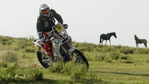 Na Dakare Jakeš na 16. mieste, problémy Svitka