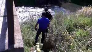 Nebohý mladík mal na tele zranenia. Jeho rodina si myslí, že zomrel násilnou smrťou