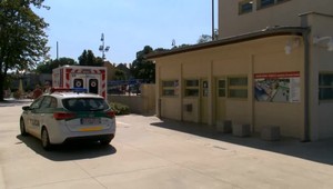 Muž sa šiel schladiť do bazéna. Po chvíli bol mŕtvy, záchranári mu už pomôcť nevedeli