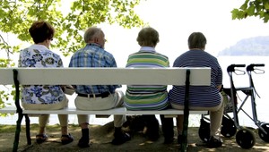 Pracujúci penzisti ušetria, príjmy do určitej výšky nebudú podliehať odvodom