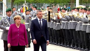 Pellegrini sa stretol s kancelárkou Merkel. Hovorili aj o unesenom vietnamskom predstaviteľovi