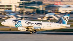 Anonymná hrozba prerušila let spoločnosti EgyptAir z Káhiry do Pekingu