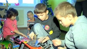 Ježiško mal meškanie. Nadácia TV JOJ obdarovala šesť detí