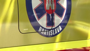 Záchranári, ktorí mali nadávať mladej žene, incident stále odmietajú komentovať