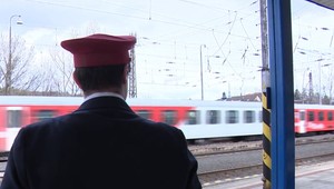 Čoraz vzácnejší výpravcovia vlakov. Viete povedať, čo všetko robia?