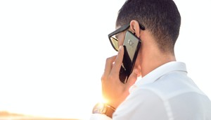 Spôsobuje každodenné používanie mobilných telefónov nádor mozgu? Konečne vieme odpoveď!